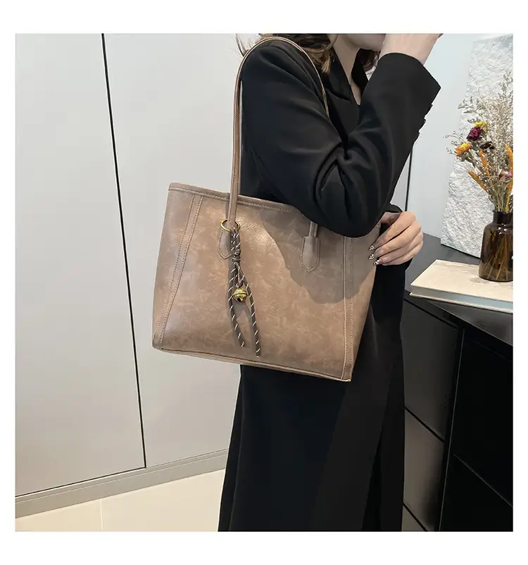 Women's Large Capacity Black Leather Tote Bag — feature 10