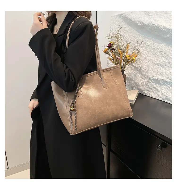 Women's Large Capacity Black Leather Tote Bag — feature 11