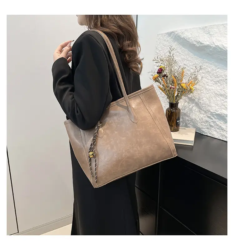 Women's Large Capacity Black Leather Tote Bag — feature 12