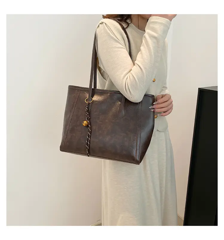 Women's Large Capacity Black Leather Tote Bag — feature 13