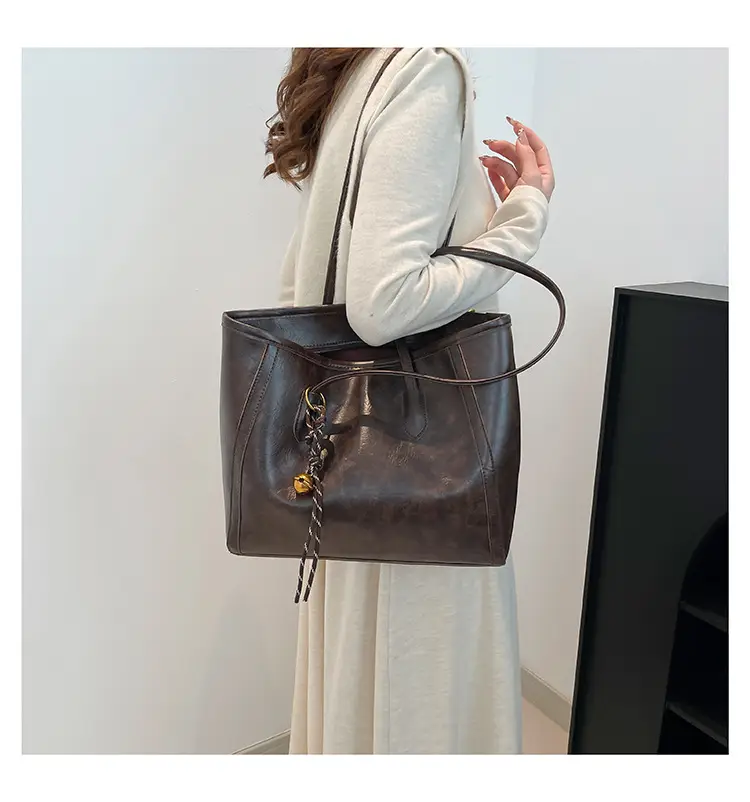 Women's Large Capacity Black Leather Tote Bag — feature 15