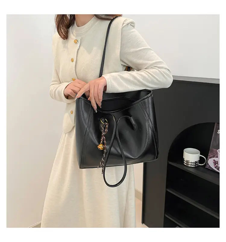 Women's Large Capacity Black Leather Tote Bag — feature 17