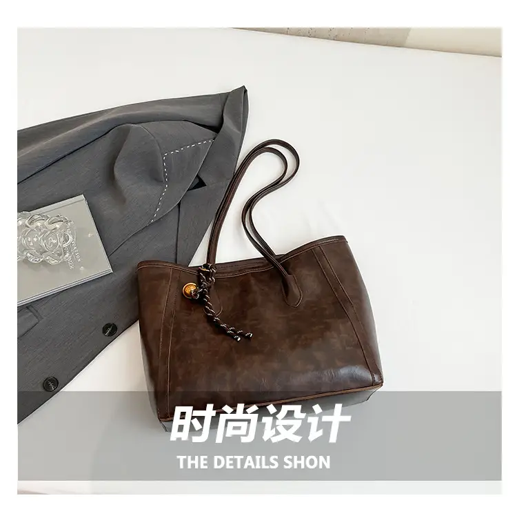 Women's Large Capacity Black Leather Tote Bag — feature 2