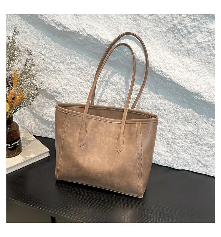 Women's Large Capacity Black Leather Tote Bag — feature 20