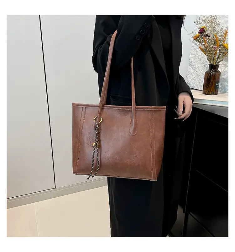 Women's Large Capacity Black Leather Tote Bag — feature 7