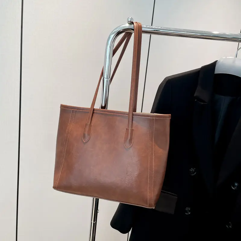 Women's Large Capacity Black Leather Tote Bag - Image 3