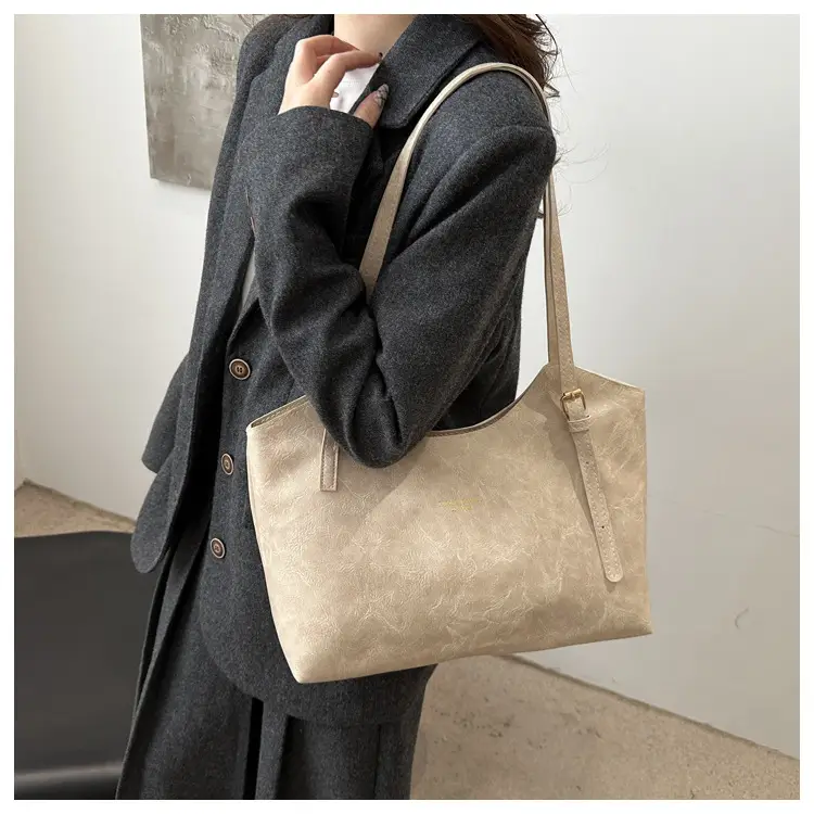 2024 Winter Black Retro Clutter Tote Bag Large Capacity — feature 8
