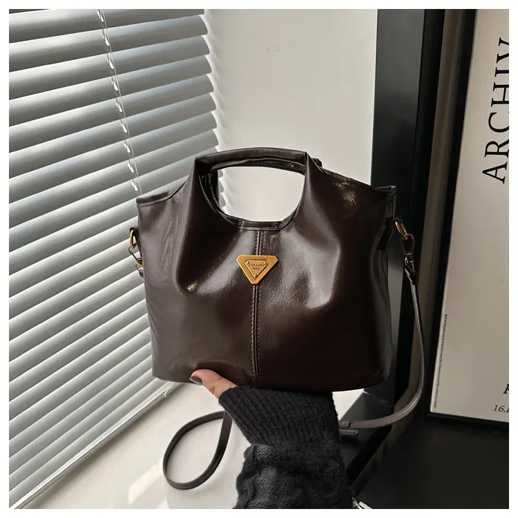 Vintage Black Leather Shoulder Bag for Women 2024 — feature 23