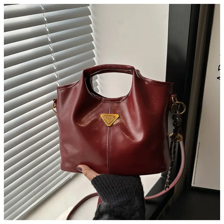Vintage Black Leather Shoulder Bag for Women 2024 — feature 24