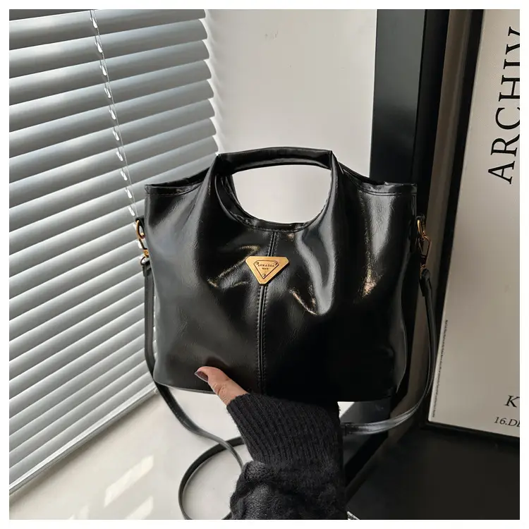 Vintage Black Leather Shoulder Bag for Women 2024 — feature 25