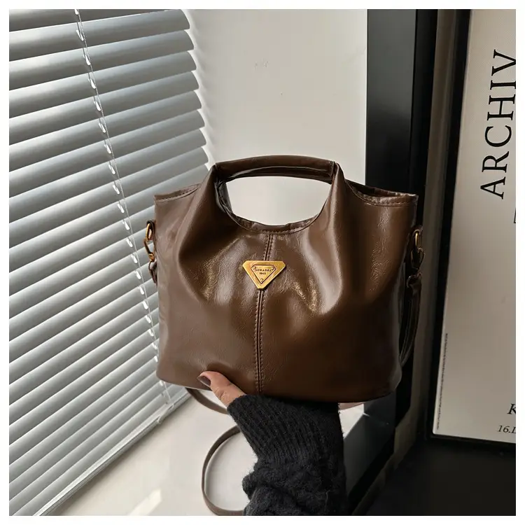 Vintage Black Leather Shoulder Bag for Women 2024 — feature 26