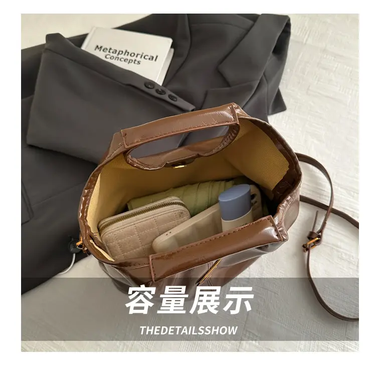 Vintage Black Leather Shoulder Bag for Women 2024 — feature 6