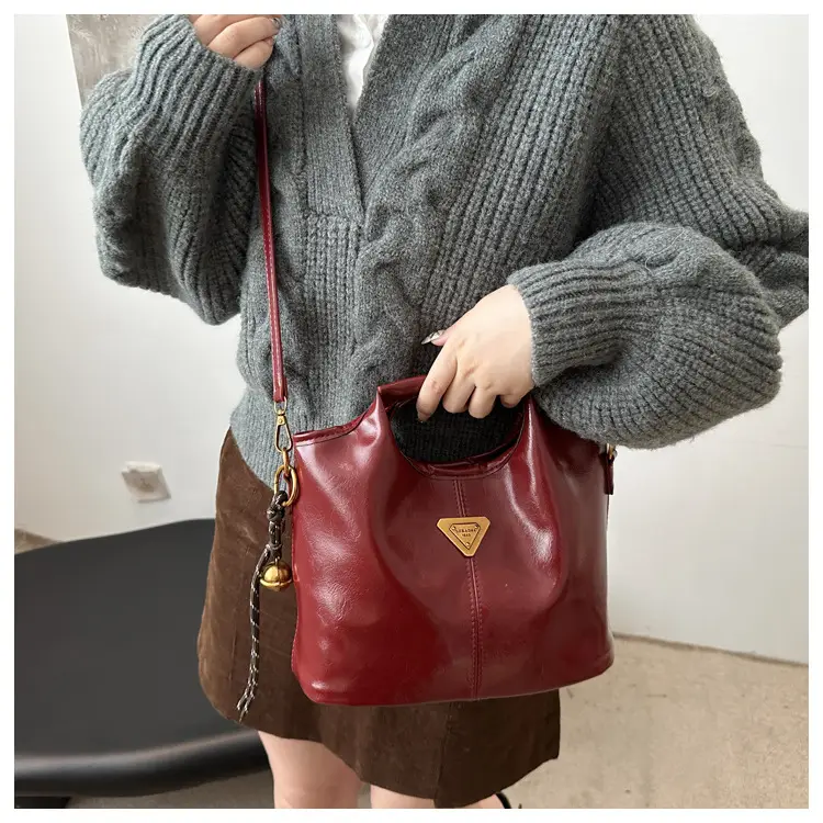 Vintage Black Leather Shoulder Bag for Women 2024 — feature 8