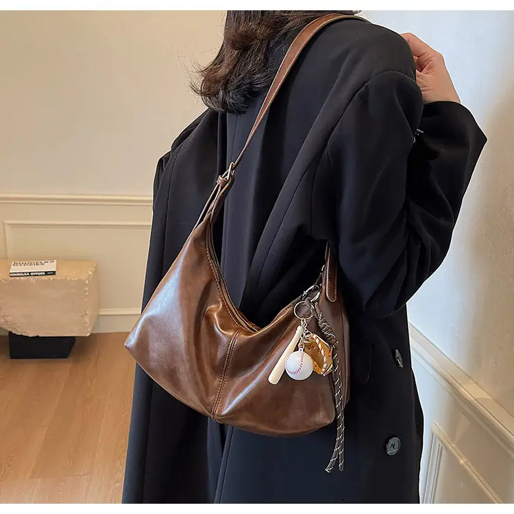 Women's Retro Brown Leather Shoulder Bag 2024 — feature 10
