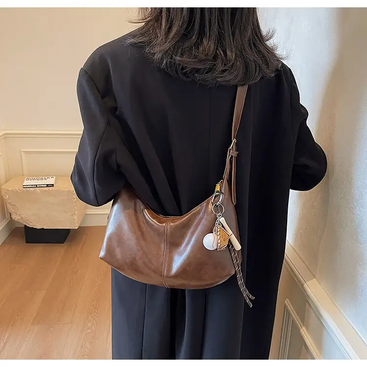 Women's Retro Brown Leather Shoulder Bag 2024 — feature 11