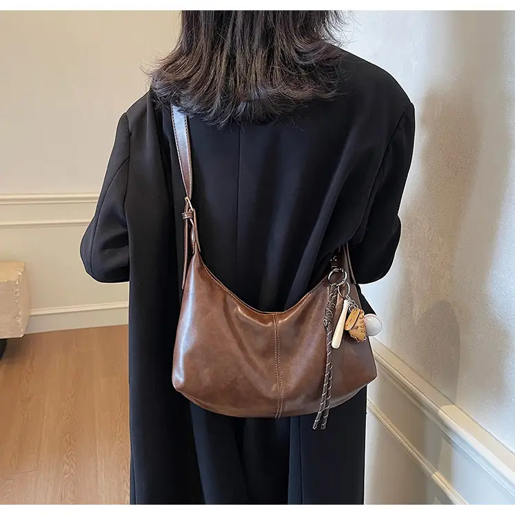 Women's Retro Brown Leather Shoulder Bag 2024 — feature 13