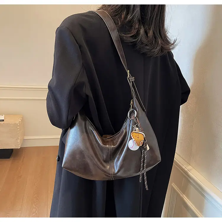 Women's Retro Brown Leather Shoulder Bag 2024 — feature 15