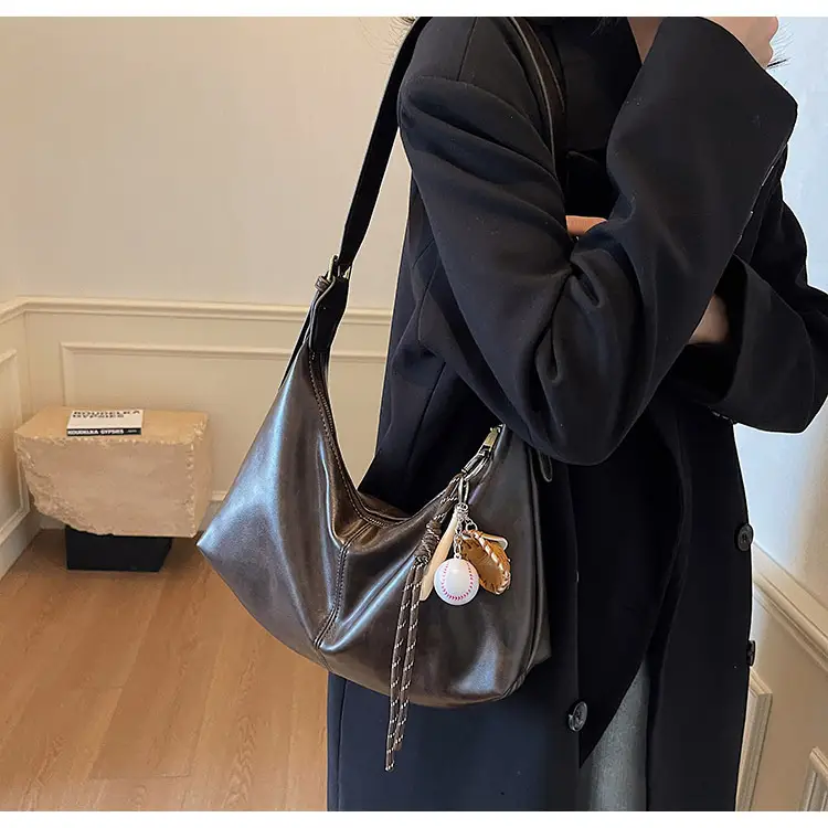 Women's Retro Brown Leather Shoulder Bag 2024 — feature 17