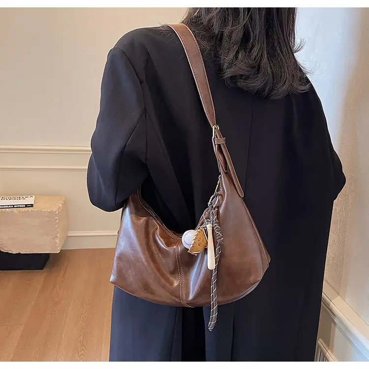 Women's Retro Brown Leather Shoulder Bag 2024 — feature 8