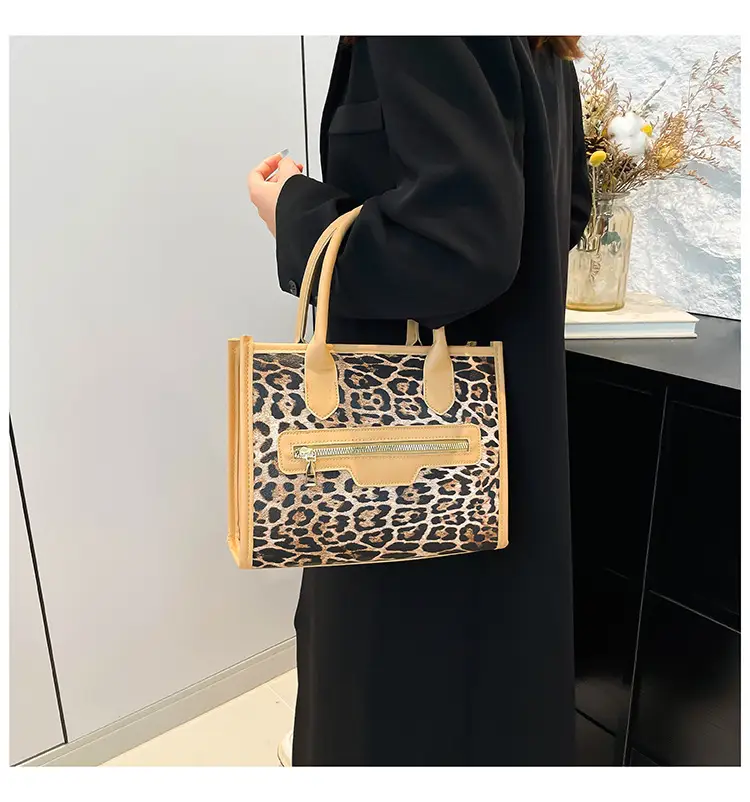 Leopard Print Women's Tote Bag Winter 2024 — feature 18
