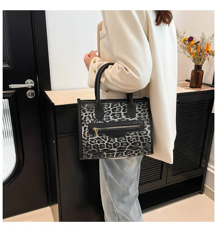 Leopard Print Women's Tote Bag Winter 2024 — feature 9