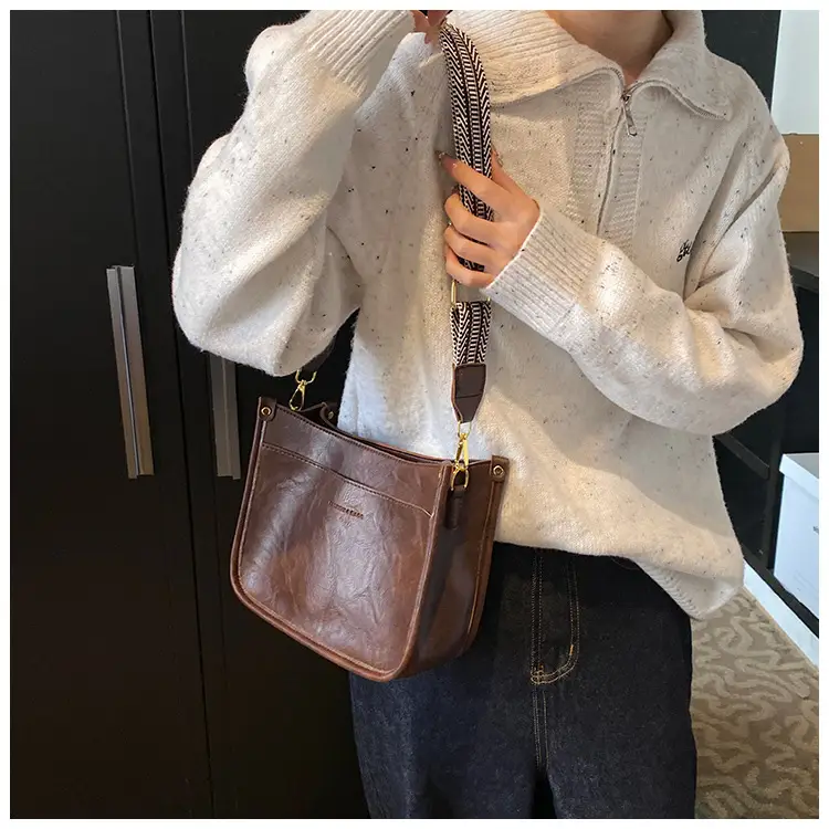 Black Leather Crossbody Bag for Women 2024 — feature 10