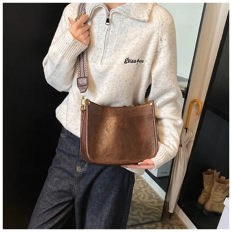 Black Leather Crossbody Bag for Women 2024 — feature 11