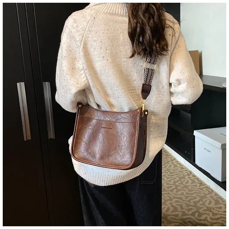Black Leather Crossbody Bag for Women 2024 — feature 12