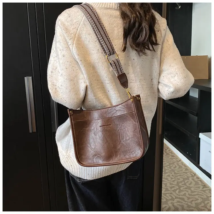 Black Leather Crossbody Bag for Women 2024 — feature 8