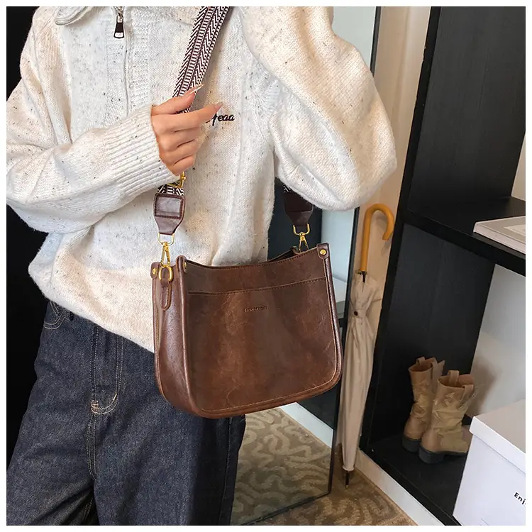 Black Leather Crossbody Bag for Women 2024 — feature 9