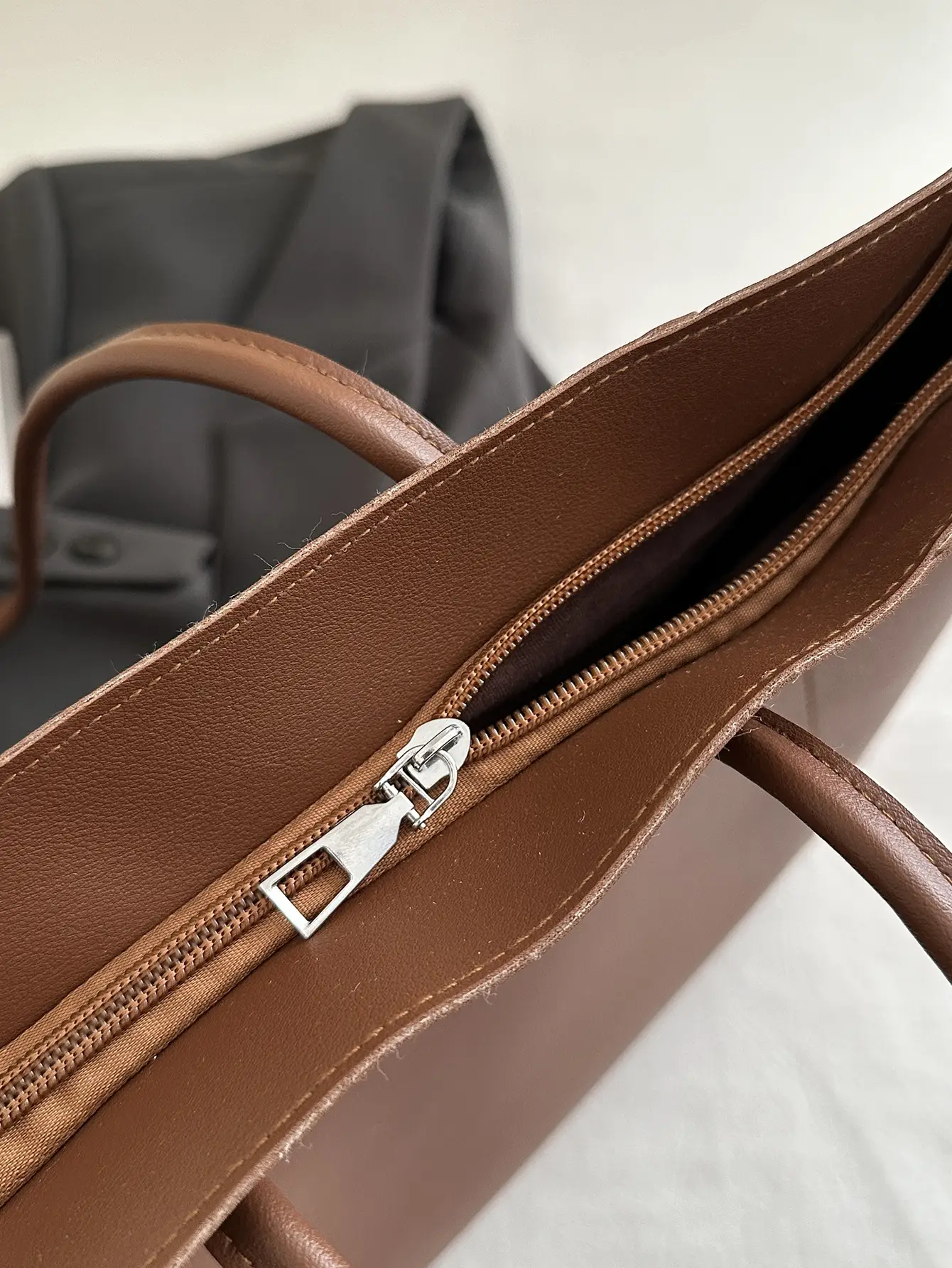 Brown Woolen Shoulder Bag for Women Winter Commute — feature 10
