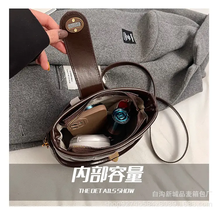 2026 Winter Quilted Black Bucket Bag with Gold Logo — feature 7