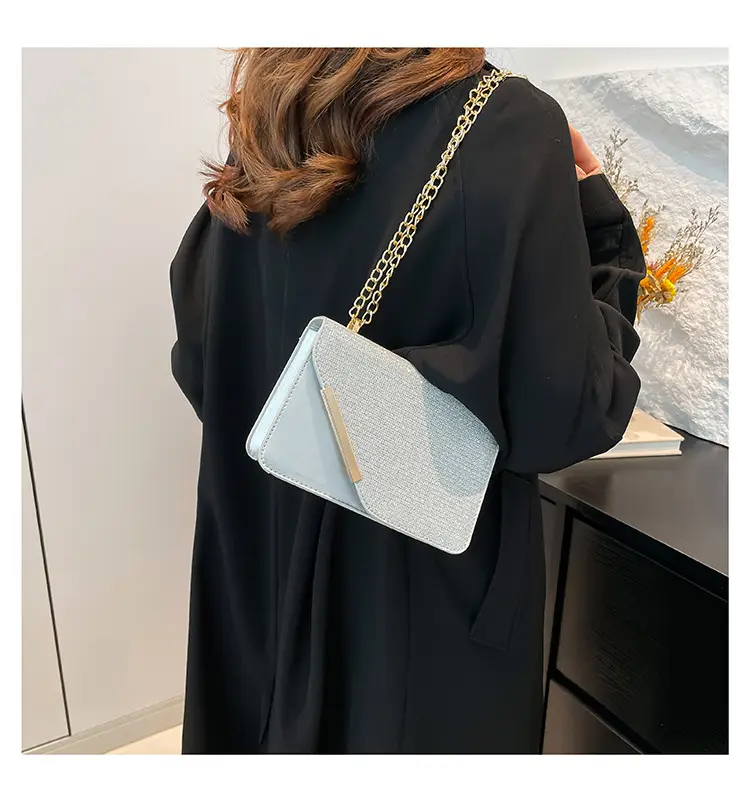 Women's Black Chain Crossbody Bag Winter New Niche Design — feature 8
