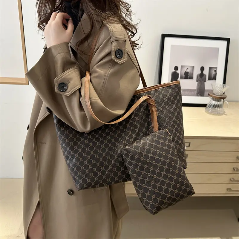 Women's Large Capacity Tote Bag Brown Monogram Pattern - Image 5