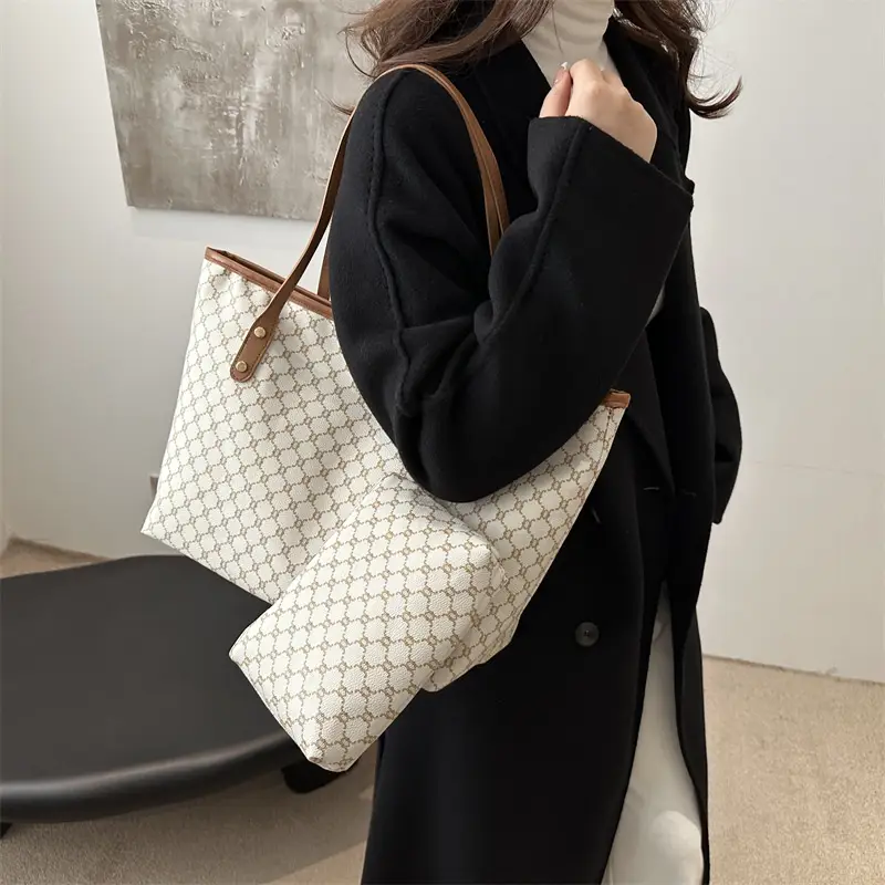 Women's Large Capacity Tote Bag Brown Monogram Pattern - Image 7