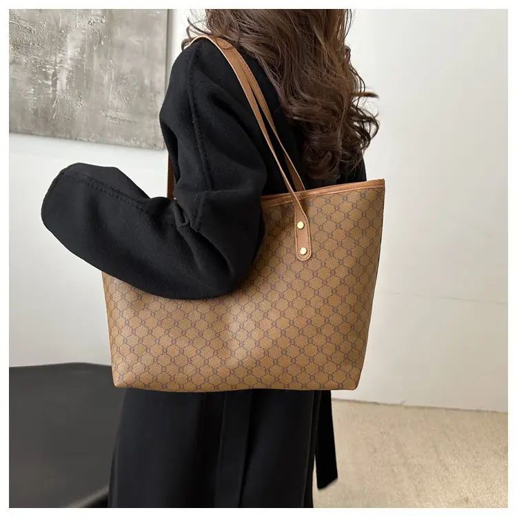 Women's Large Capacity Tote Bag Brown Monogram Pattern — feature 10
