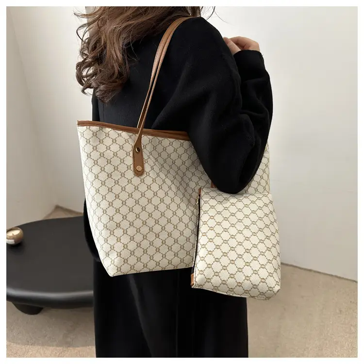 Women's Large Capacity Tote Bag Brown Monogram Pattern — feature 11