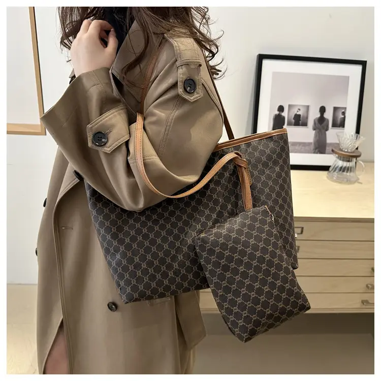 Women's Large Capacity Tote Bag Brown Monogram Pattern — feature 13
