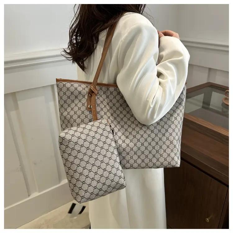 Women's Large Capacity Tote Bag Brown Monogram Pattern — feature 15