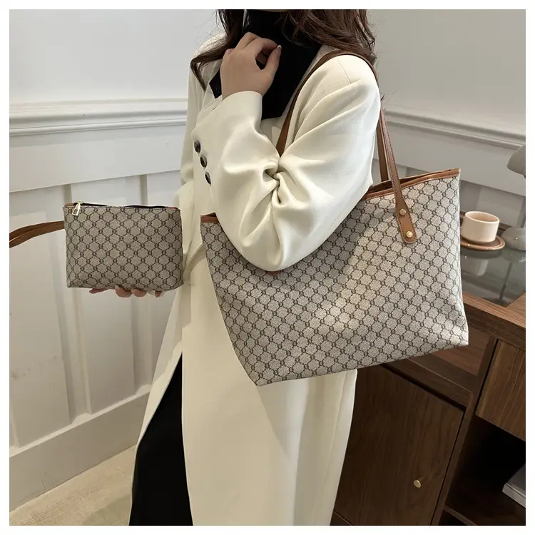 Women's Large Capacity Tote Bag Brown Monogram Pattern — feature 16