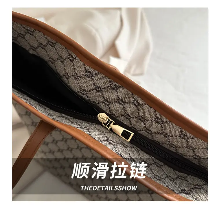 Women's Large Capacity Tote Bag Brown Monogram Pattern — feature 5