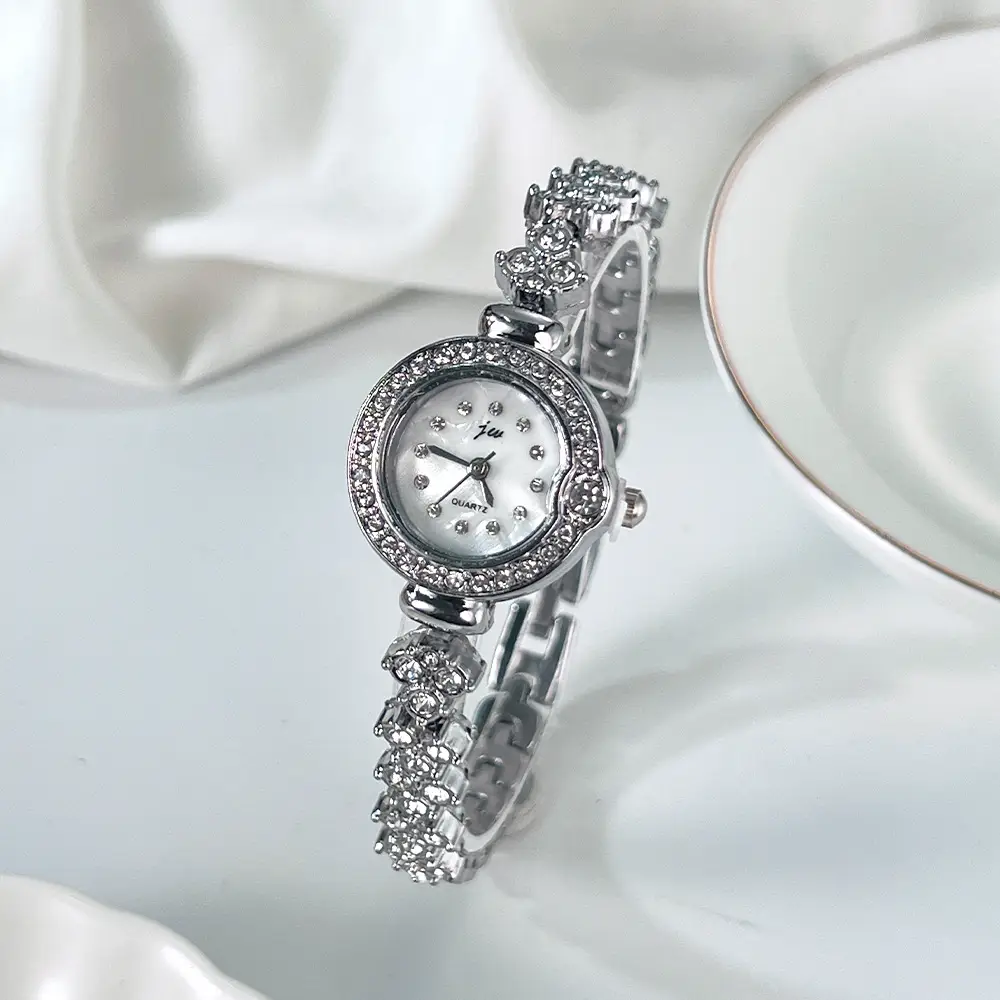 Jingwei JW Women's Crystal Bracelet Watch — feature 9