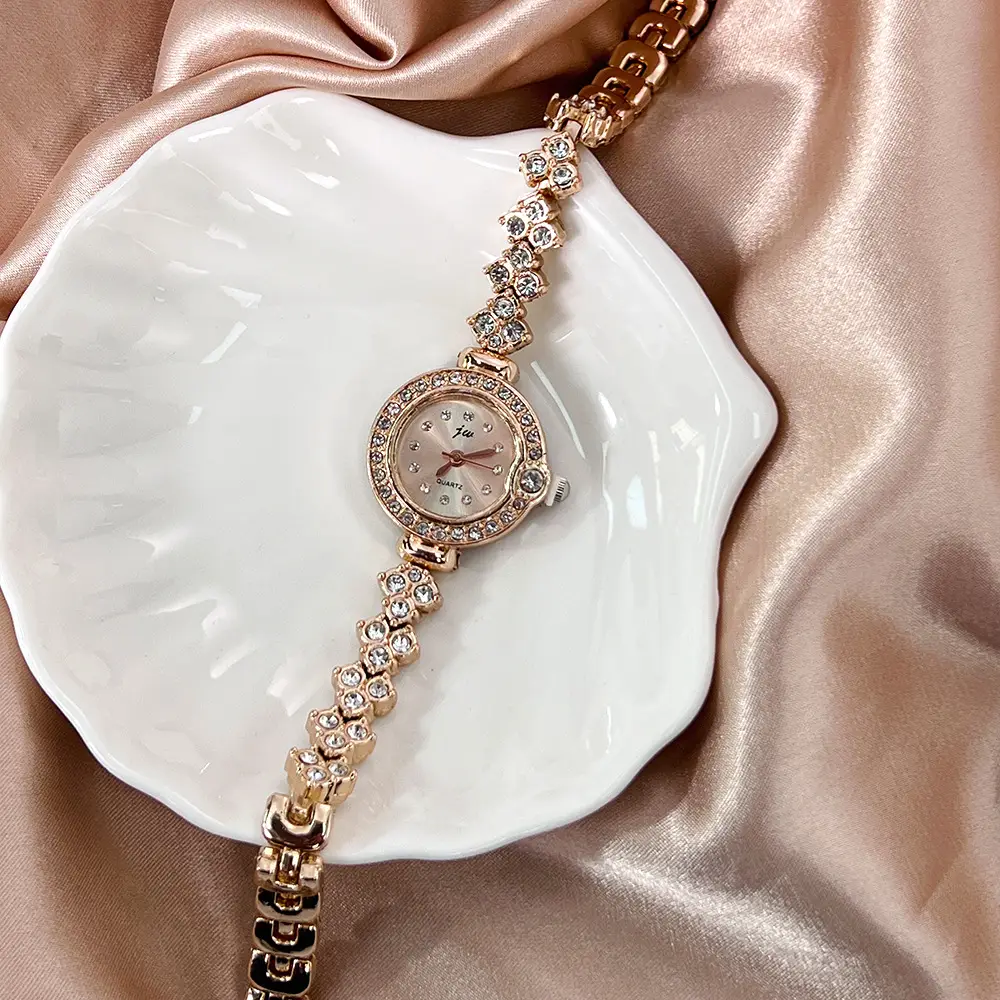 Jingwei JW Women's Crystal Bracelet Watch — feature 6