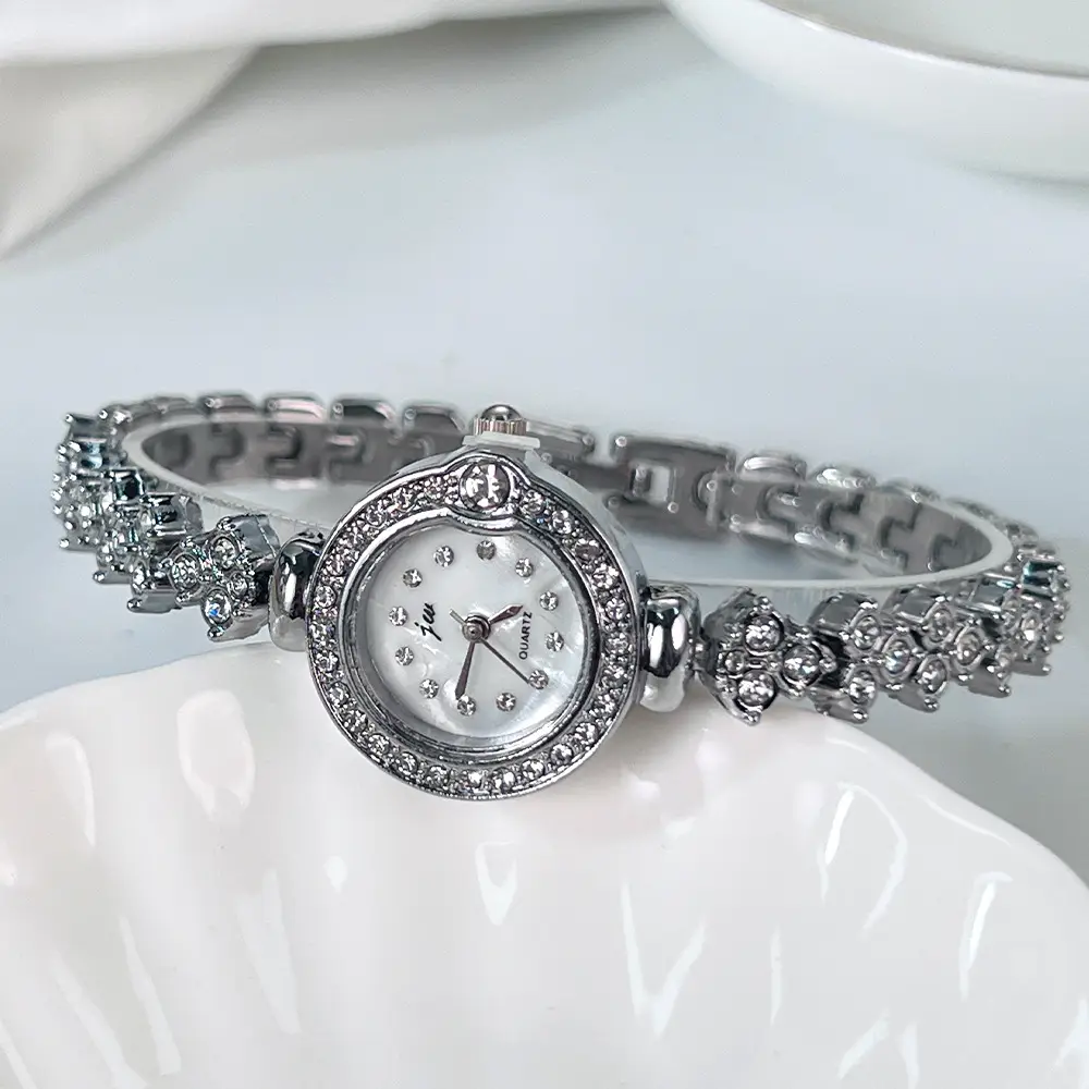 Jingwei JW Women's Crystal Bracelet Watch — feature 10