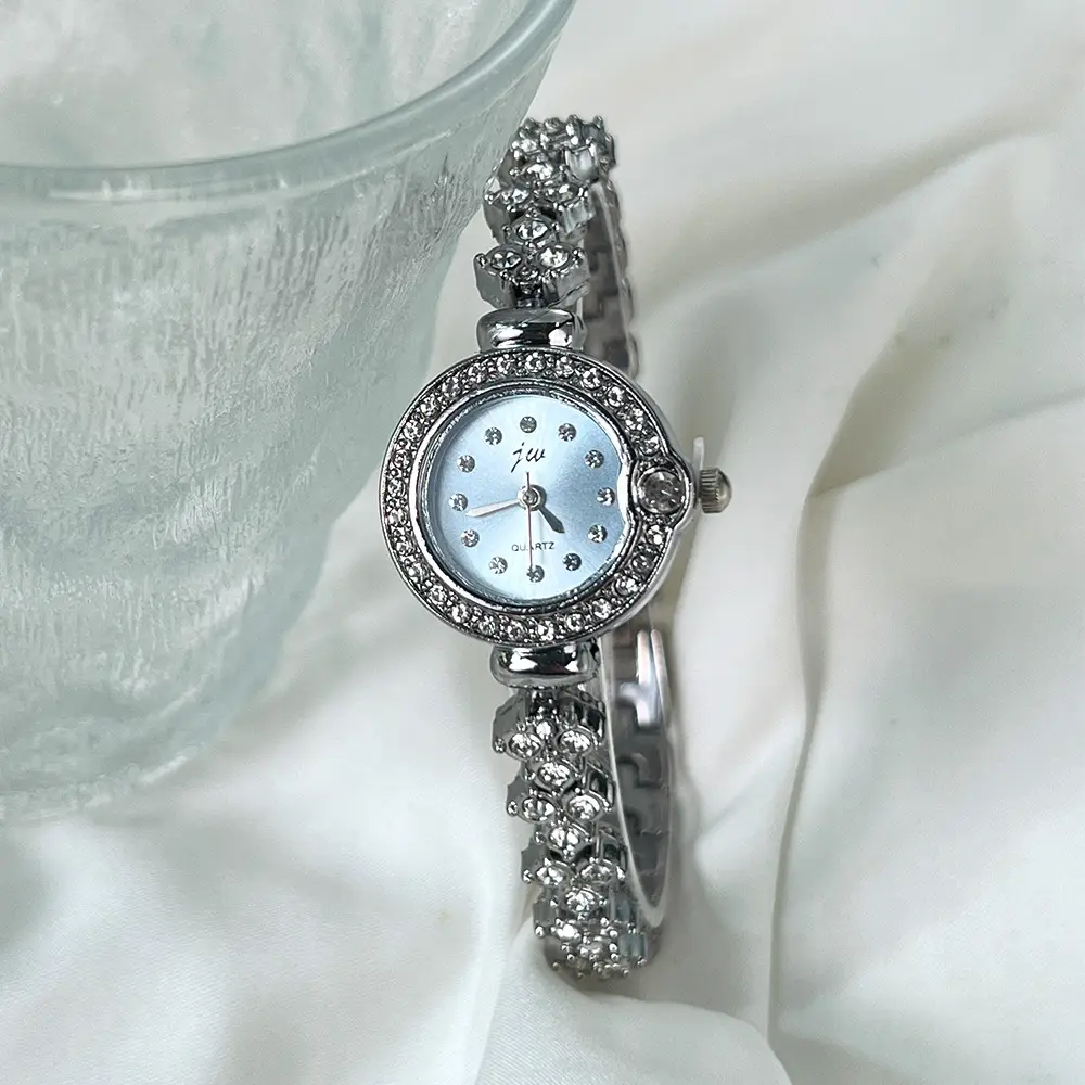 Jingwei JW Women's Crystal Bracelet Watch — feature 15