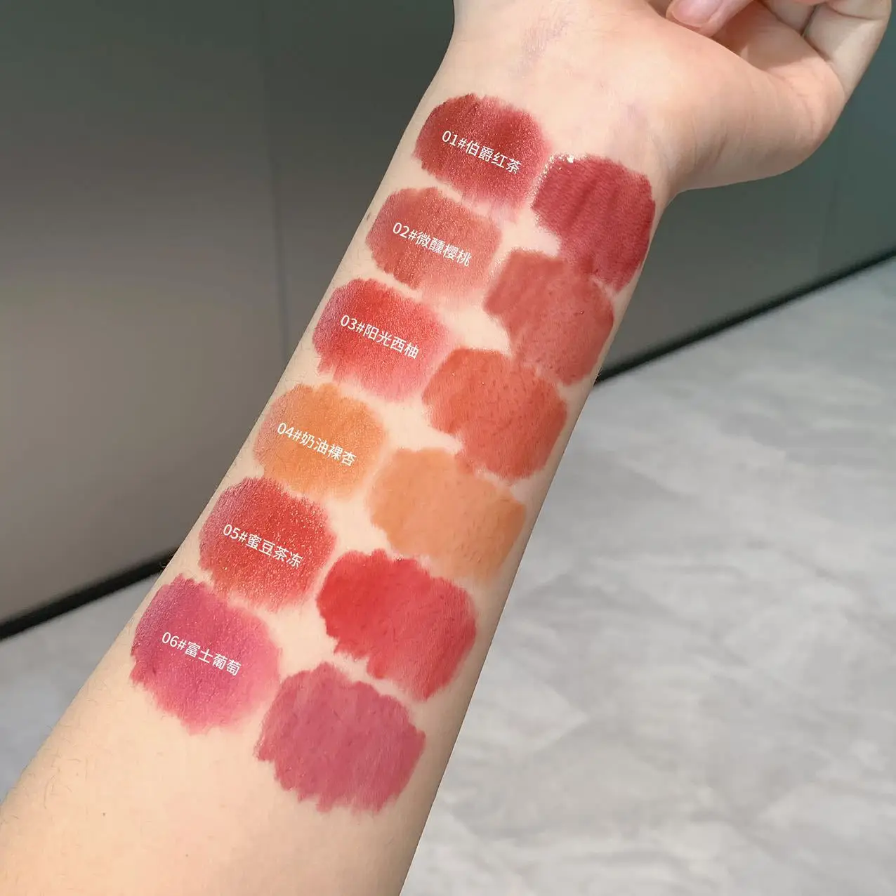 Kekemood Dual-Ended Dual-Effect Lip Gloss, Matte Finish, Layered Application, Mirror-Like Shine, Lip Balm for a Natural Look, Suitable for Students - Image 9