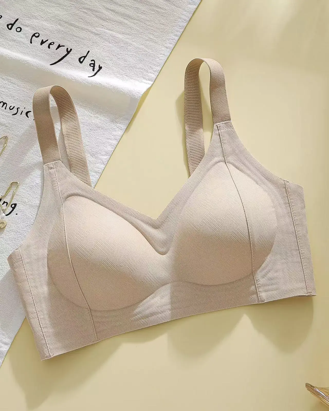 Women's Red Jelly Gel Support Bra with Fixed Cup & Leach Back - Image 4