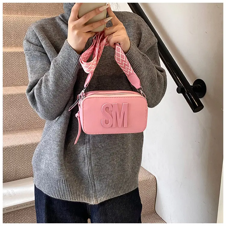 2024 SM Crossbody Bag Women White Square Design — feature 13
