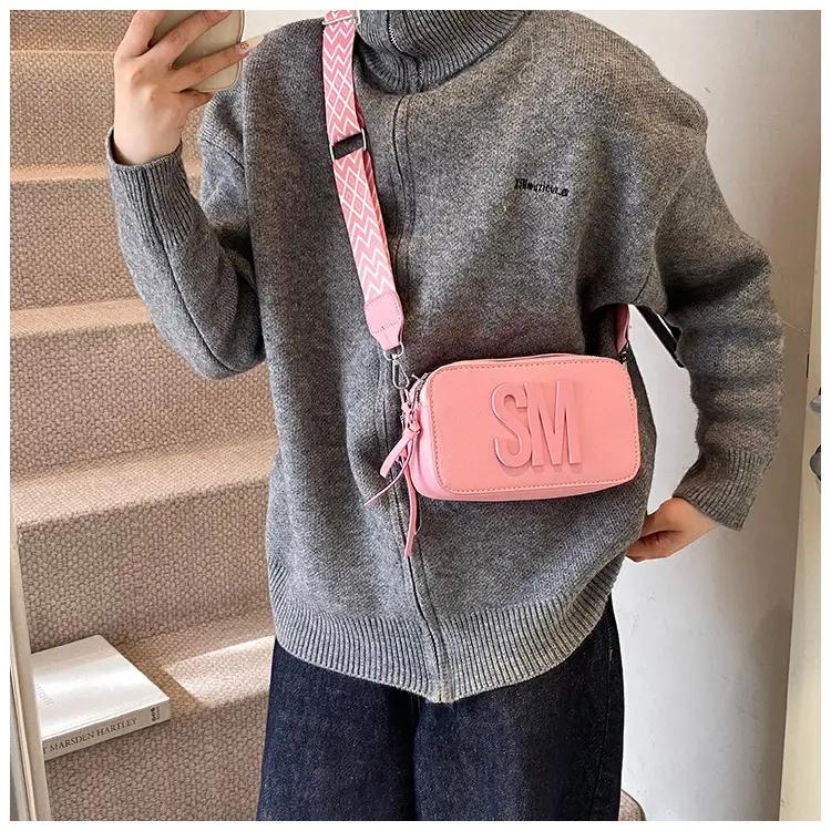 2024 SM Crossbody Bag Women White Square Design — feature 14