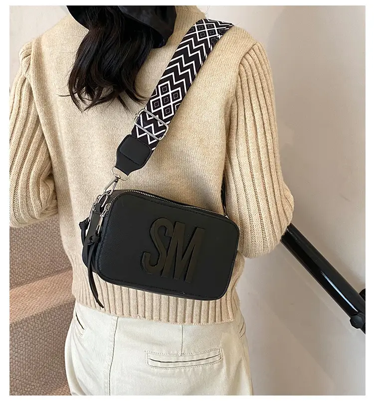 2024 SM Crossbody Bag Women White Square Design — feature 2